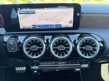 MERCEDES-BENZ CLA 180 AMG Line