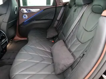 BMW XM 50e M Sport Soft-close Sapphire Black NEW
