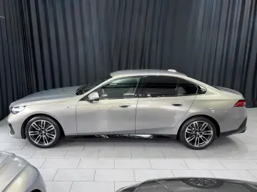 BMW 520i M SPORT H&K 360  INDIVIDUAL GESTIK SHADOW