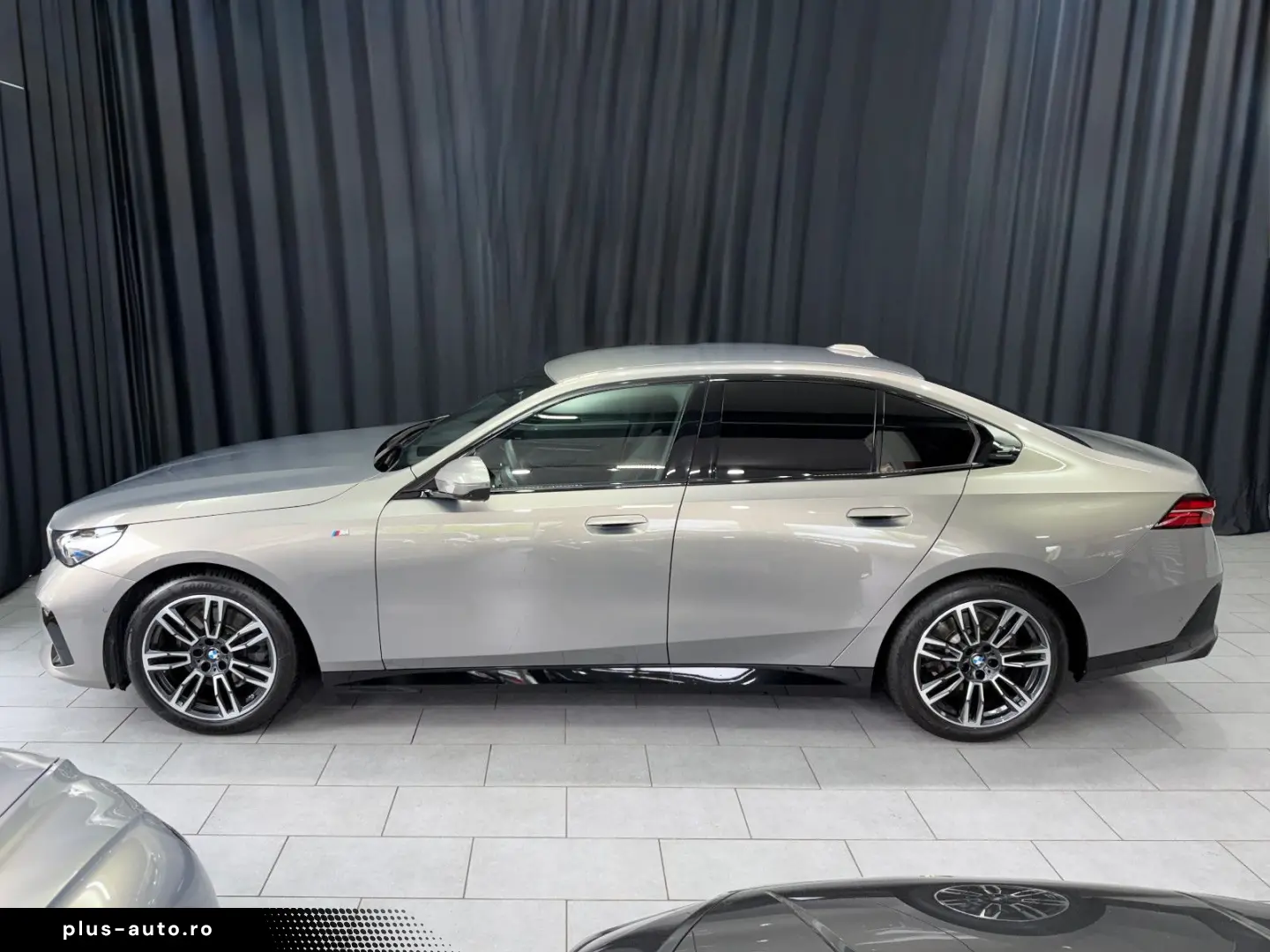 BMW 520i M SPORT H&K 360  INDIVIDUAL GESTIK SHADOW