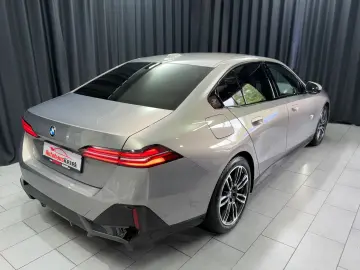 BMW 520i M SPORT H&K 360  INDIVIDUAL GESTIK SHADOW
