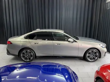 BMW 520i M SPORT H&K 360  INDIVIDUAL GESTIK SHADOW
