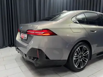 BMW 520i M SPORT H&K 360  INDIVIDUAL GESTIK SHADOW