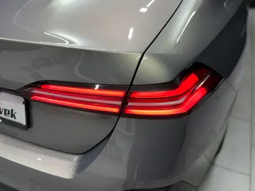 BMW 520i M SPORT H&K 360  INDIVIDUAL GESTIK SHADOW