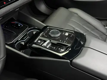 BMW 520i M SPORT H&K 360  INDIVIDUAL GESTIK SHADOW