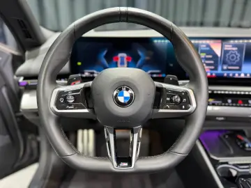 BMW 520i M SPORT H&K 360  INDIVIDUAL GESTIK SHADOW