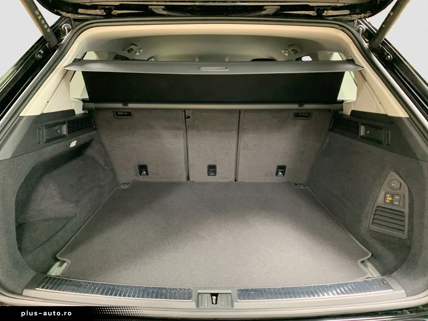 VW Touareg Elegance 3.0 l V6 TSI 4MOTION 8-Gang-Aut