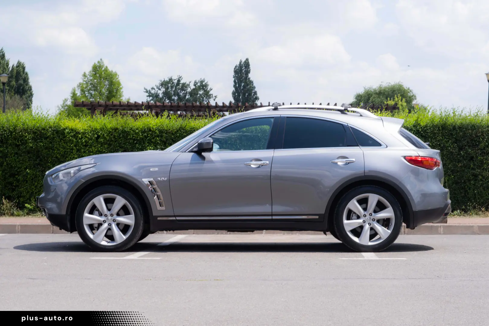 Infiniti QX70 3.0D Aut.   Camere 360   Trapa   Distronic