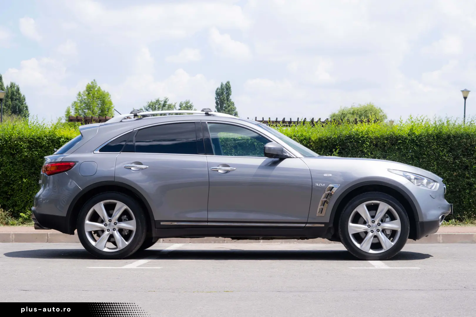 Infiniti QX70 3.0D Aut.   Camere 360   Trapa   Distronic