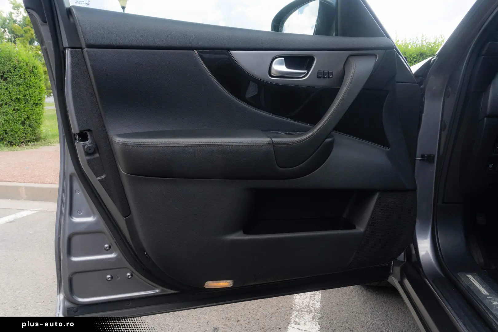Infiniti QX70 3.0D Aut.   Camere 360   Trapa   Distronic