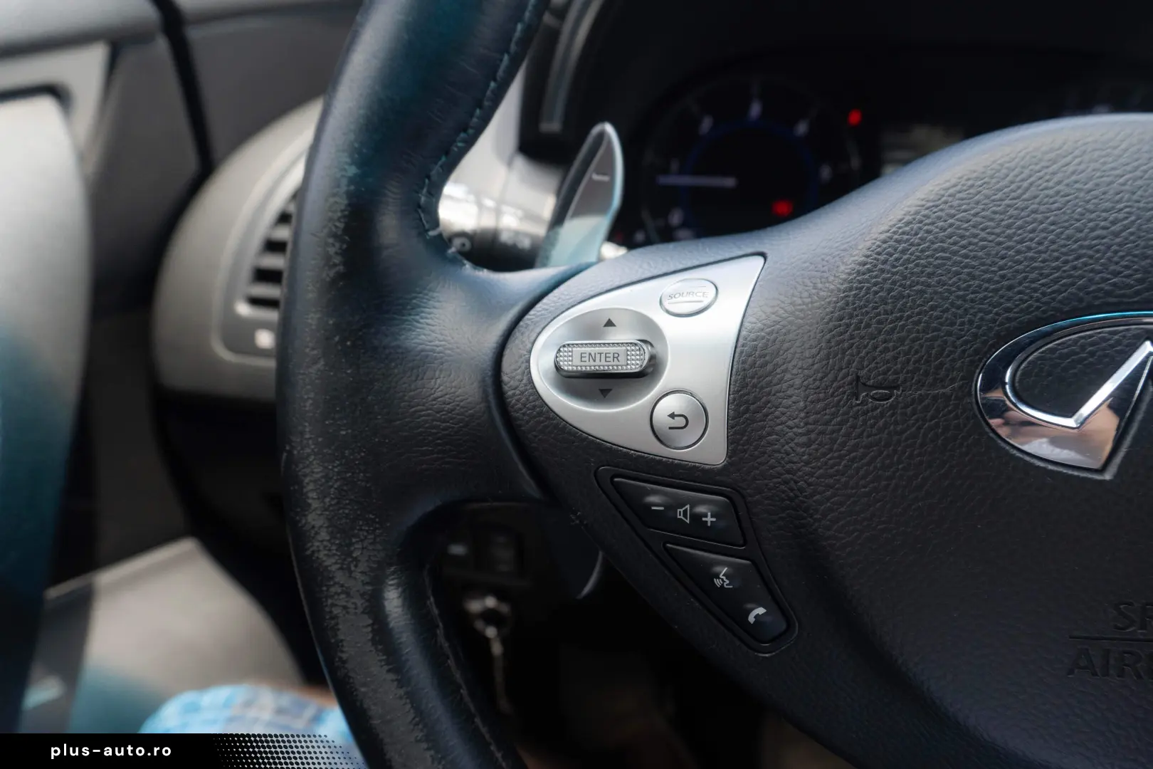 Infiniti QX70 3.0D Aut.   Camere 360   Trapa   Distronic