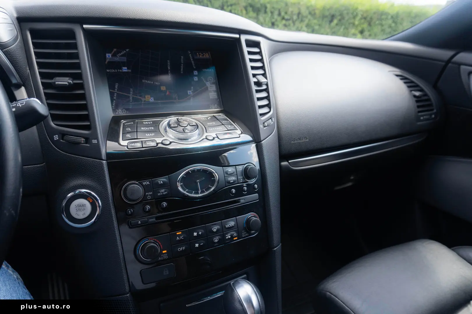 Infiniti QX70 3.0D Aut.   Camere 360   Trapa   Distronic