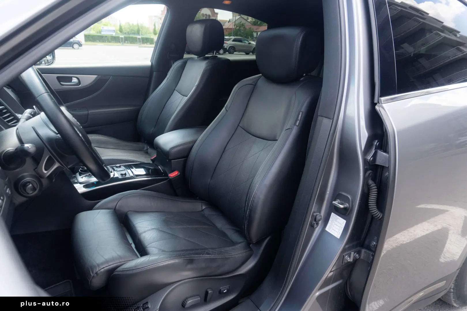 Infiniti QX70 3.0D Aut.   Camere 360   Trapa   Distronic