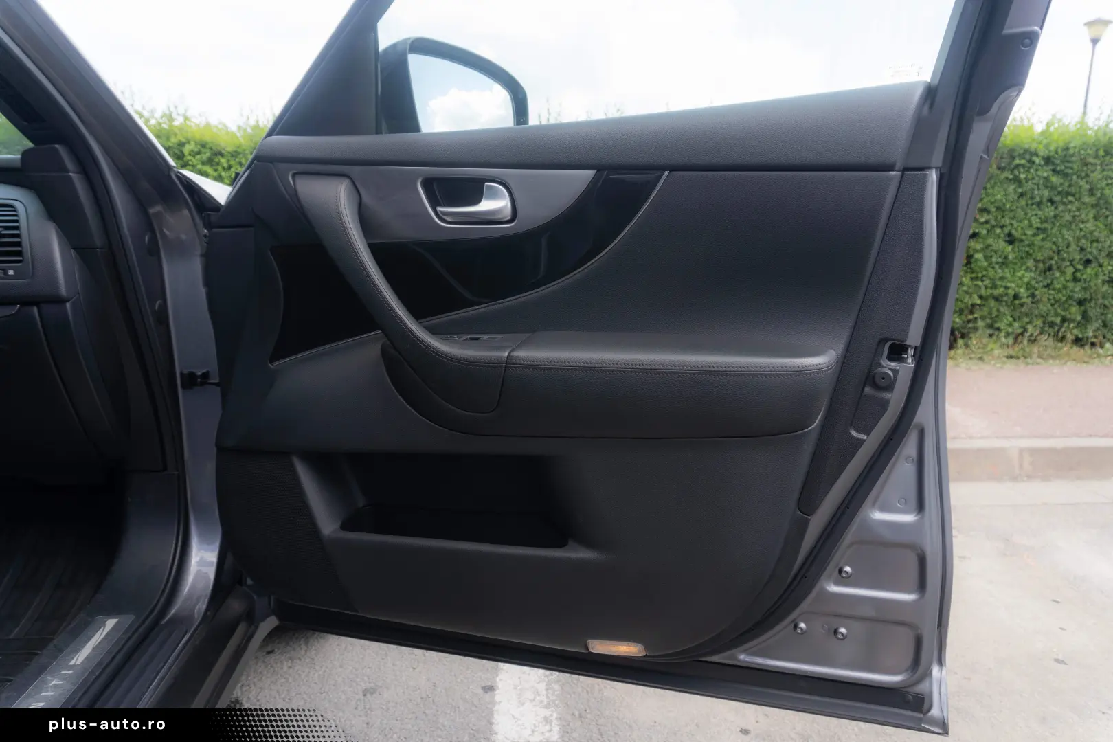 Infiniti QX70 3.0D Aut.   Camere 360   Trapa   Distronic