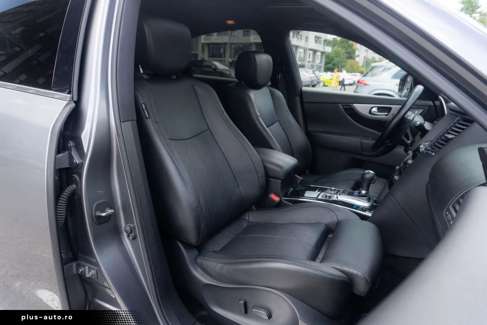Infiniti QX70 3.0D Aut.   Camere 360   Trapa   Distronic