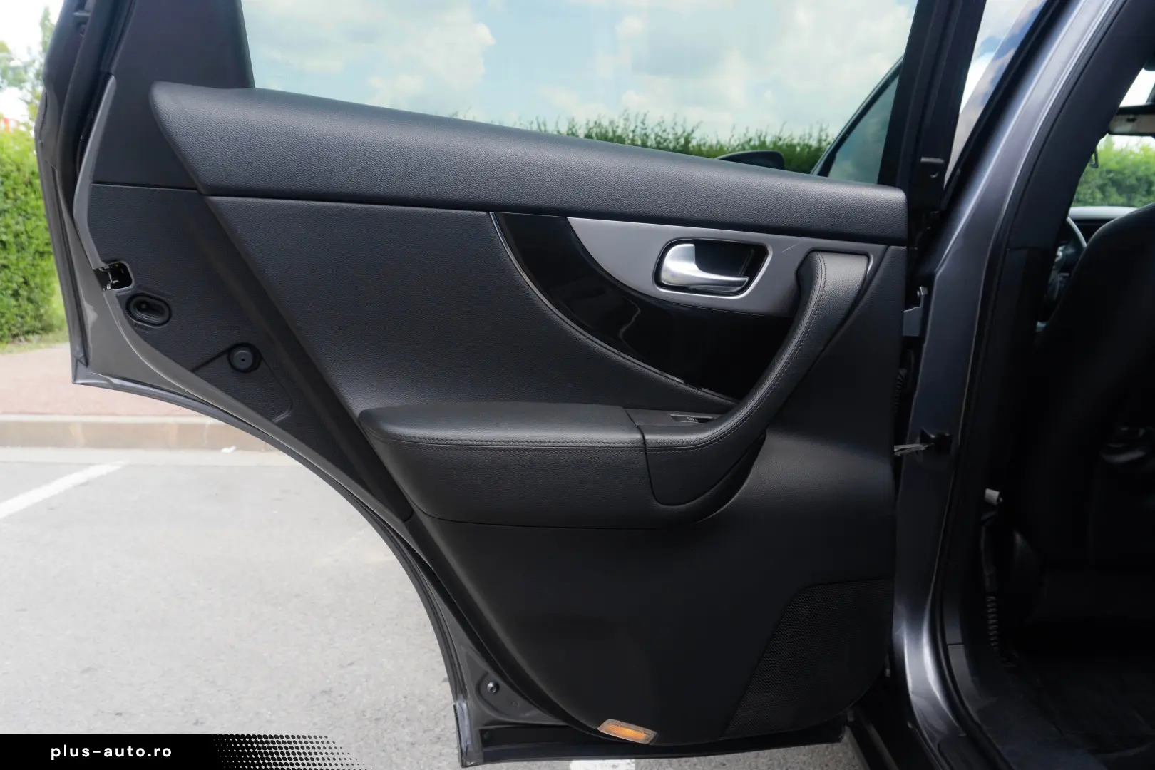 Infiniti QX70 3.0D Aut.   Camere 360   Trapa   Distronic