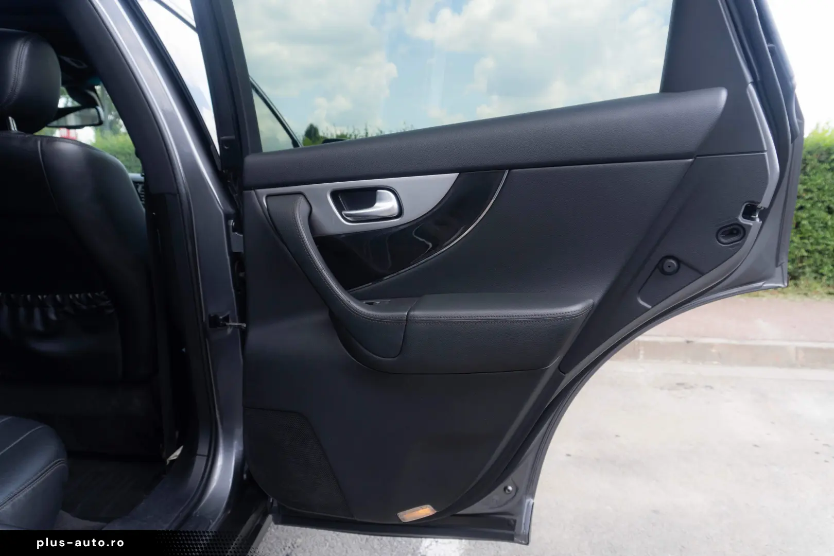 Infiniti QX70 3.0D Aut.   Camere 360   Trapa   Distronic
