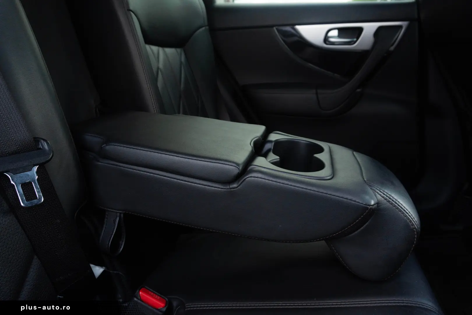 Infiniti QX70 3.0D Aut.   Camere 360   Trapa   Distronic