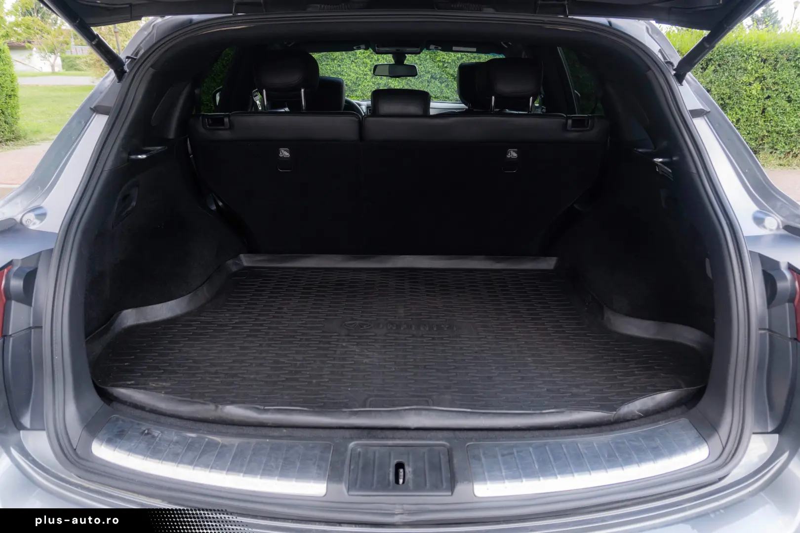 Infiniti QX70 3.0D Aut.   Camere 360   Trapa   Distronic