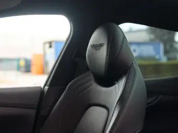 ASTON MARTIN DBX 4.0 V8   Pano - Scheckheft