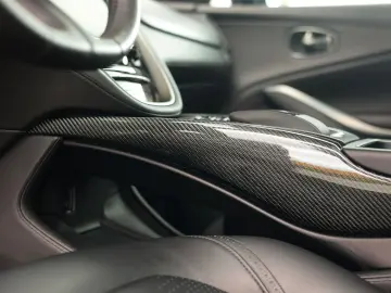 ASTON MARTIN DBX 4.0 V8   Pano - Scheckheft