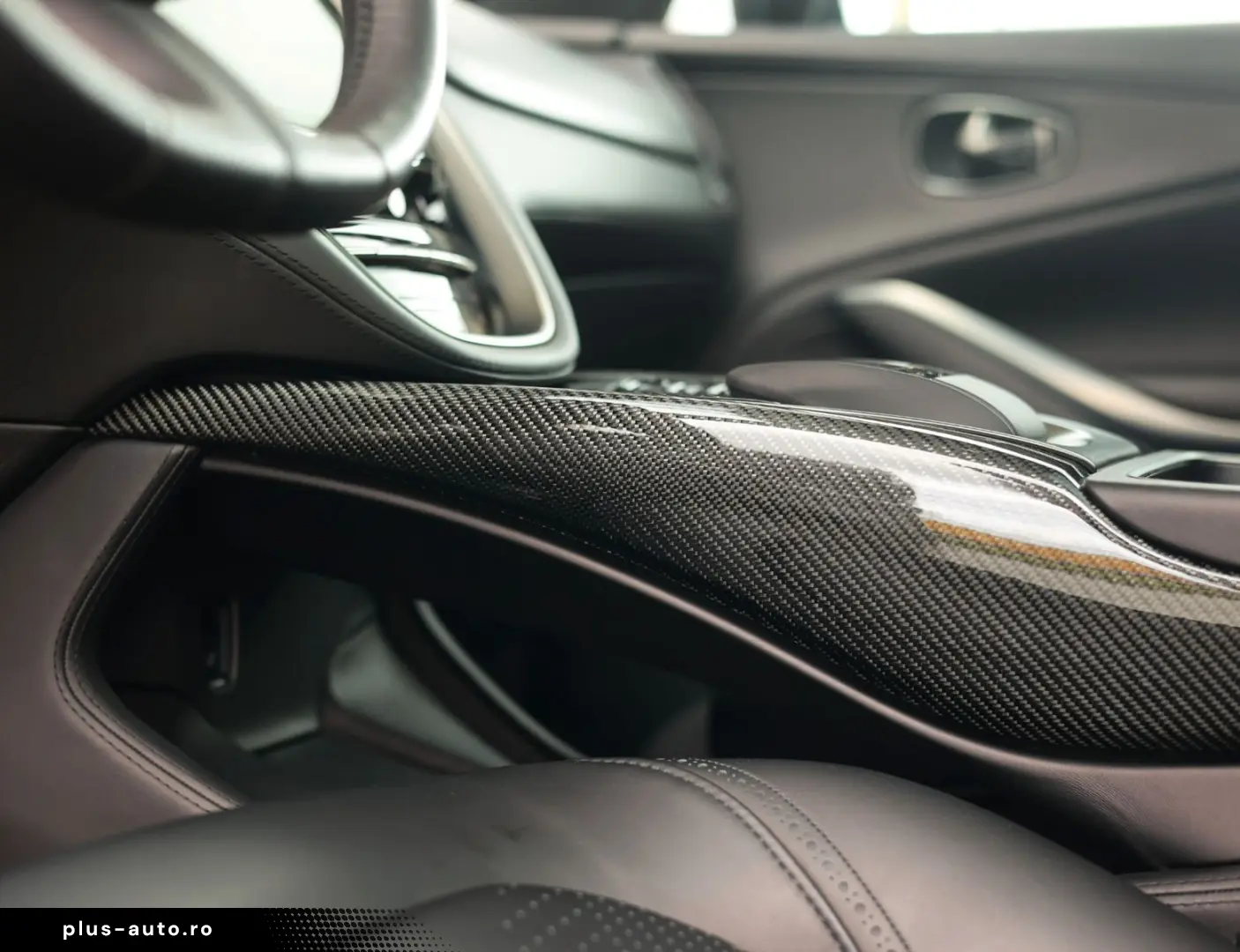 ASTON MARTIN DBX 4.0 V8   Pano - Scheckheft