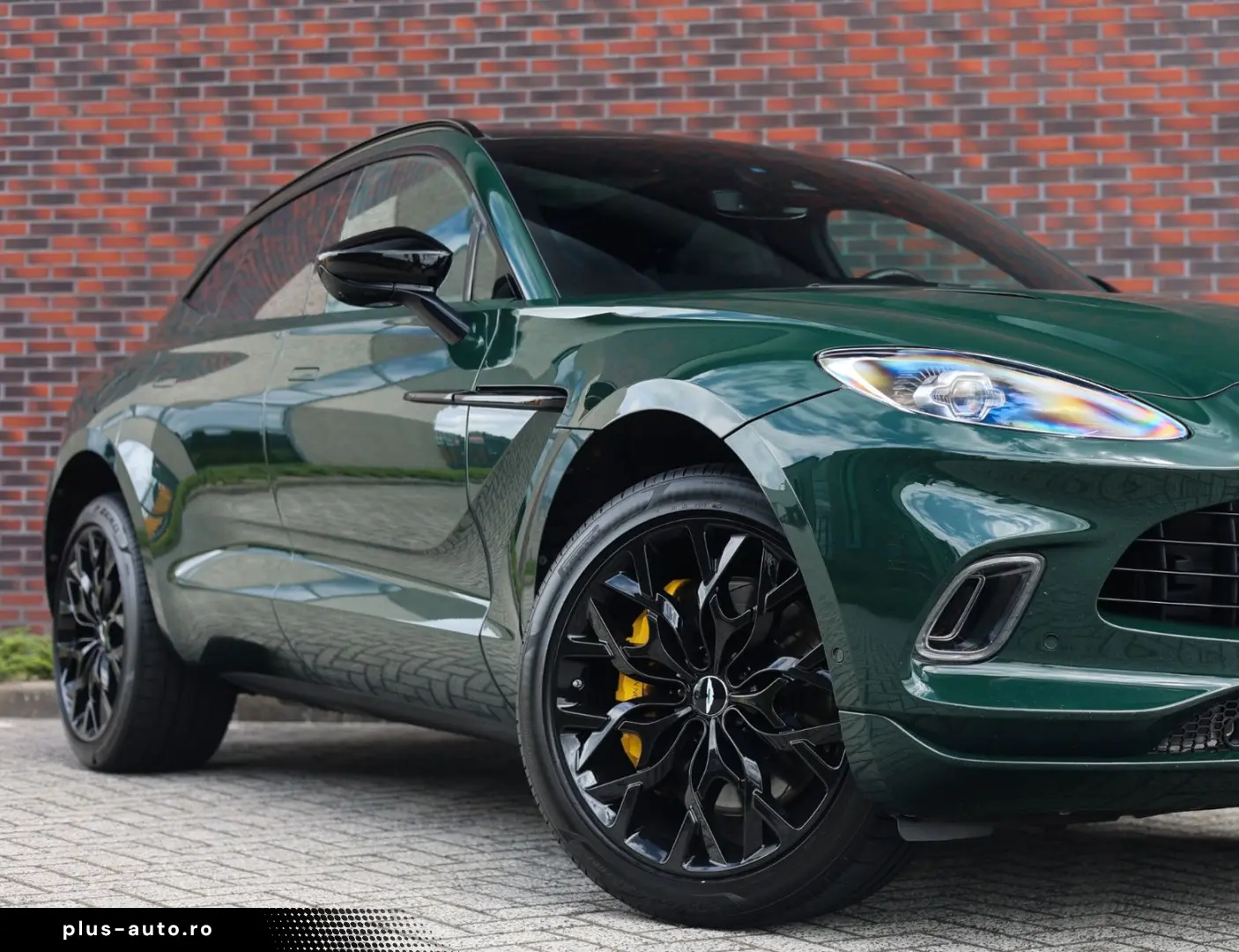 ASTON MARTIN DBX 4.0 V8   Pano - Scheckheft