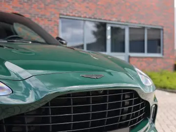 ASTON MARTIN DBX 4.0 V8   Pano - Scheckheft
