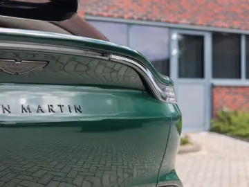 ASTON MARTIN DBX 4.0 V8   Pano - Scheckheft