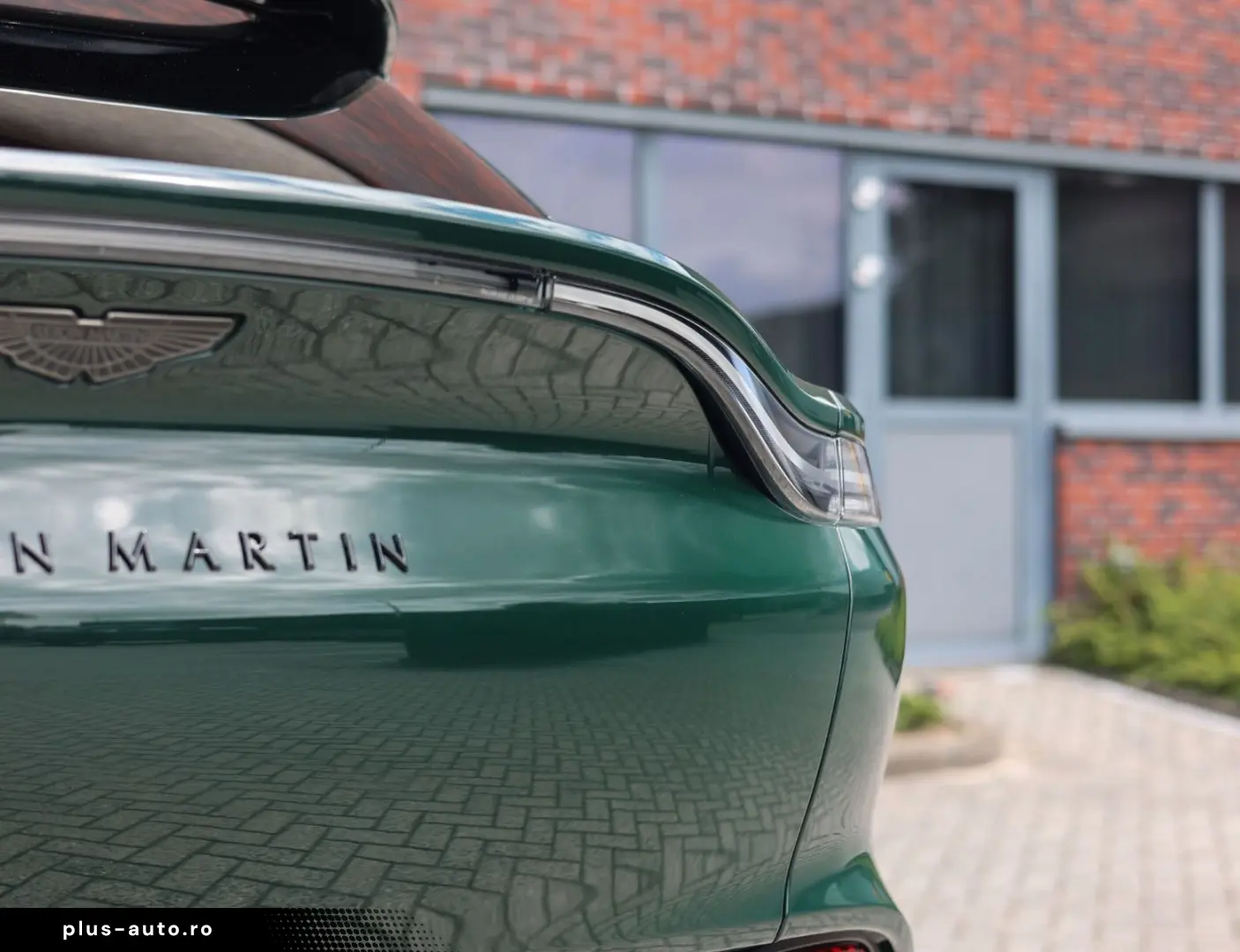 ASTON MARTIN DBX 4.0 V8   Pano - Scheckheft