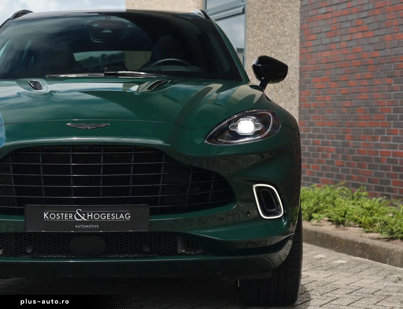 ASTON MARTIN DBX 4.0 V8   Pano - Scheckheft