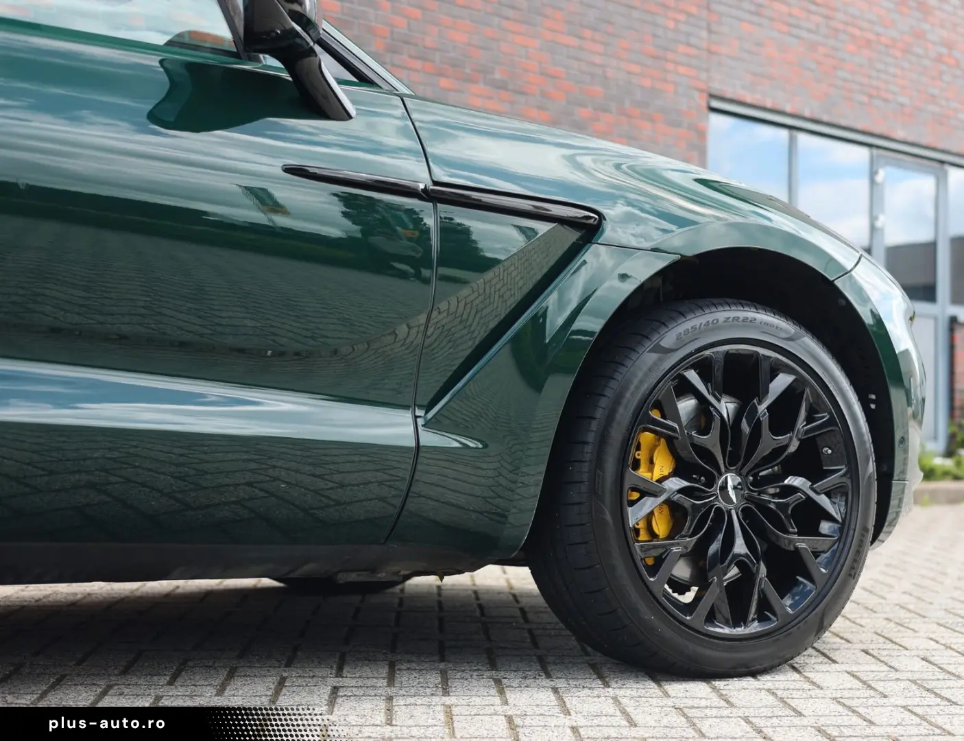 ASTON MARTIN DBX 4.0 V8   Pano - Scheckheft