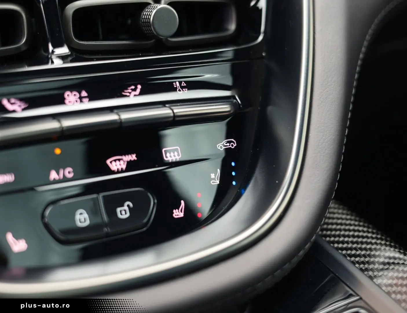 ASTON MARTIN DBX 4.0 V8   Pano - Scheckheft