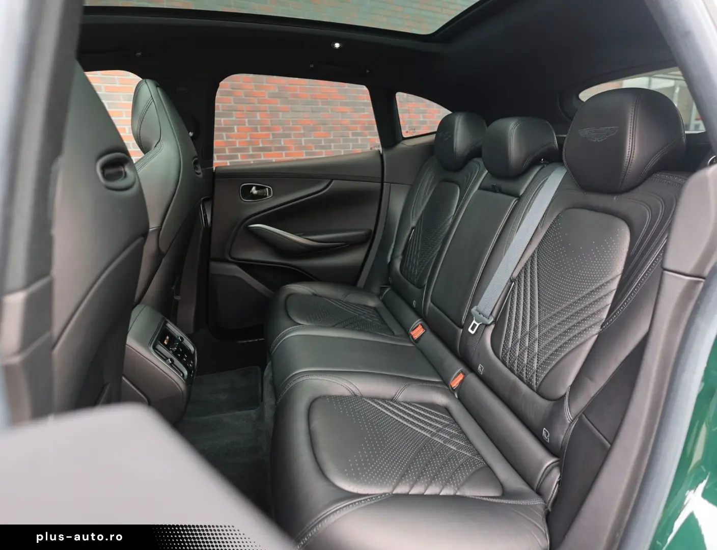ASTON MARTIN DBX 4.0 V8   Pano - Scheckheft