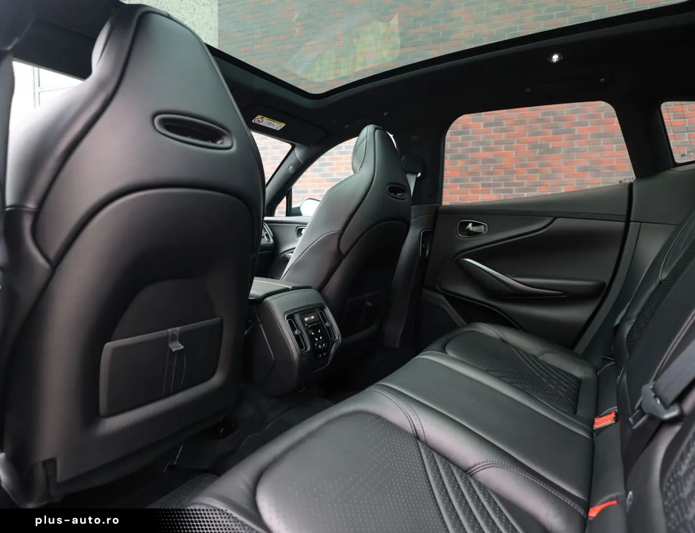 ASTON MARTIN DBX 4.0 V8   Pano - Scheckheft