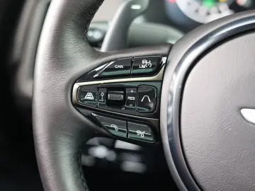 ASTON MARTIN DBX 4.0 V8   Pano - Scheckheft