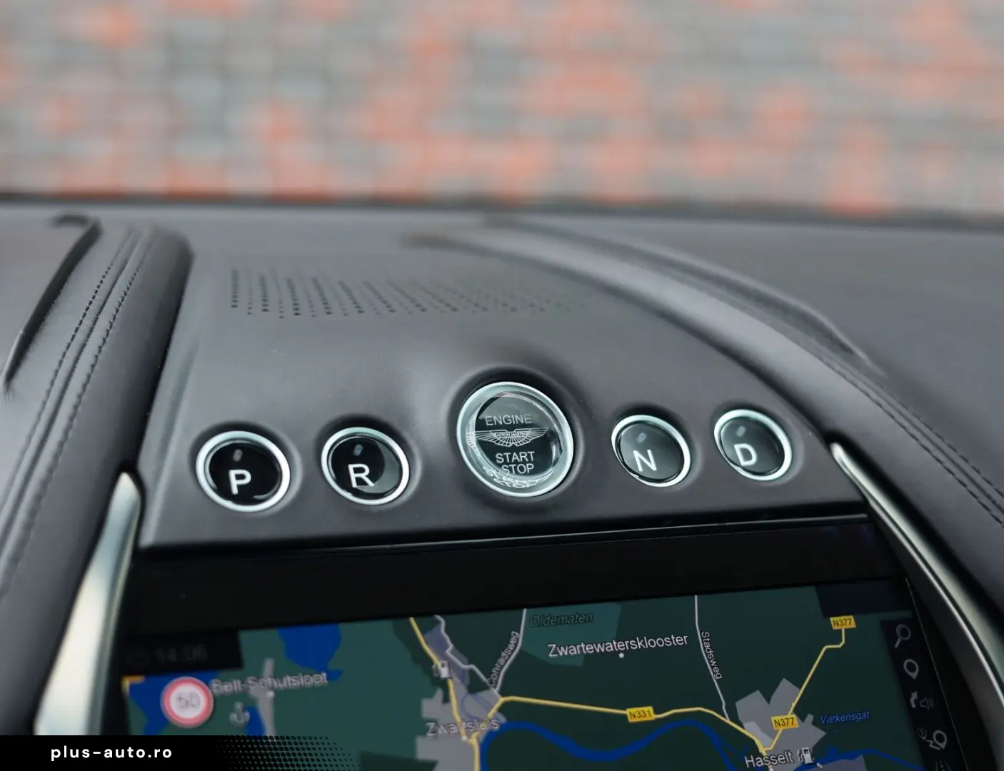 ASTON MARTIN DBX 4.0 V8   Pano - Scheckheft