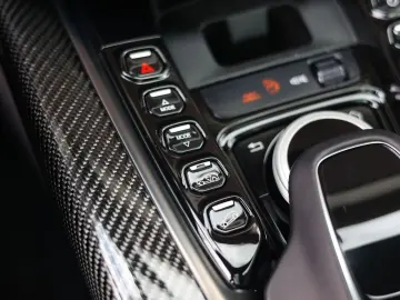 ASTON MARTIN DBX 4.0 V8   Pano - Scheckheft