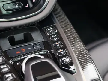 ASTON MARTIN DBX 4.0 V8   Pano - Scheckheft