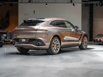 ASTON MARTIN DBX 4.0 V8