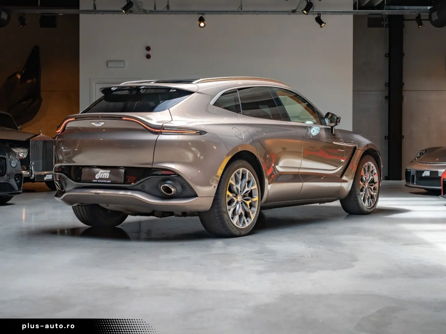 ASTON MARTIN DBX 4.0 V8