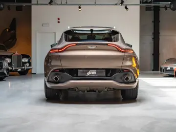 ASTON MARTIN DBX 4.0 V8