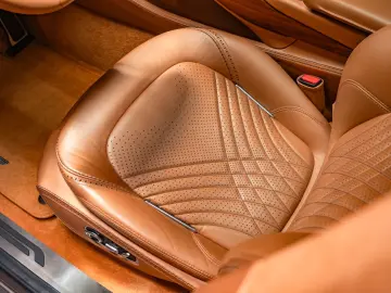 ASTON MARTIN DBX 4.0 V8