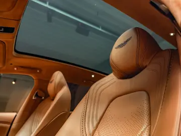 ASTON MARTIN DBX 4.0 V8