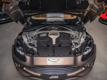 ASTON MARTIN DBX 4.0 V8