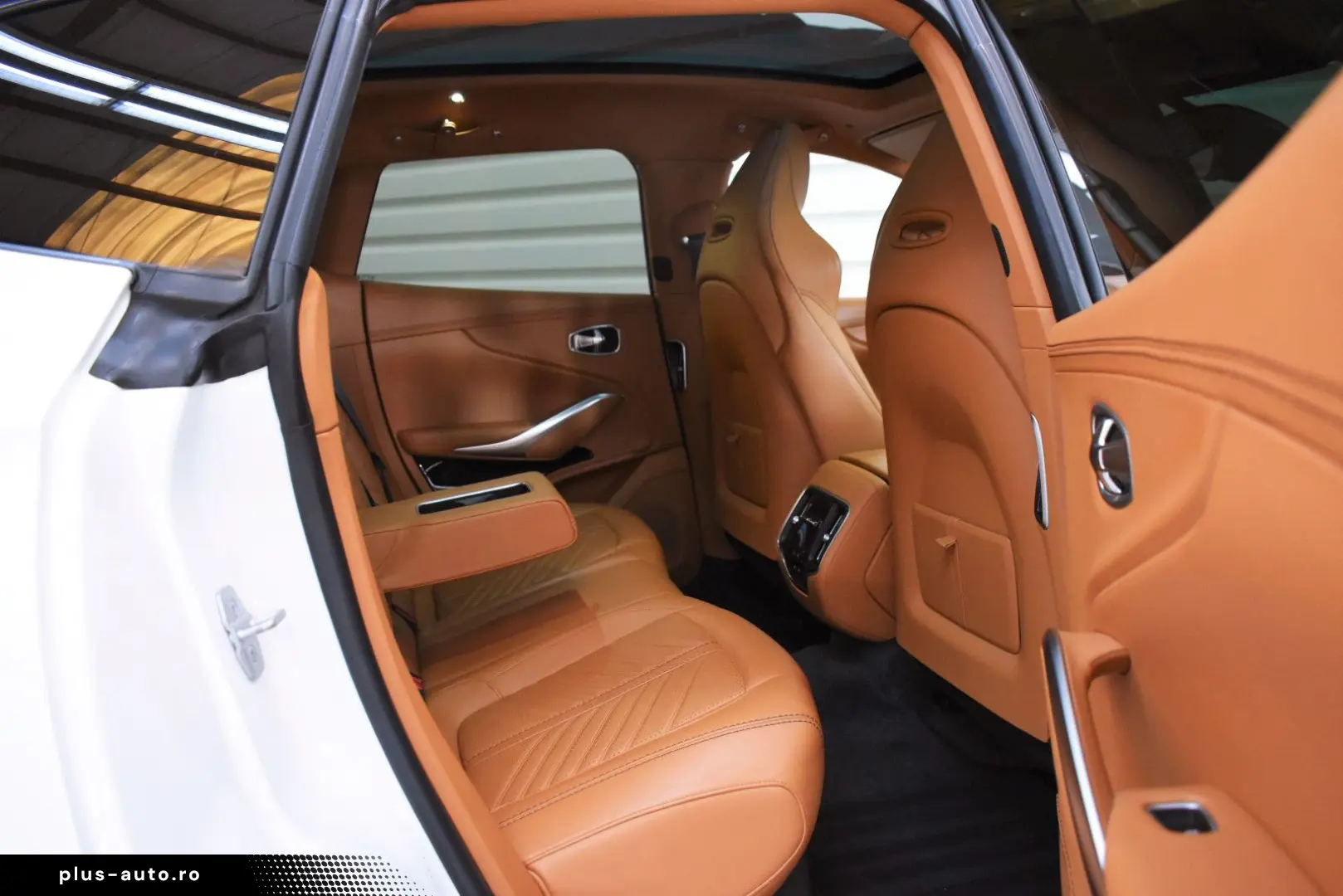 ASTON MARTIN DBX 4.0 V8 DBX707 Keramik Carbon Panorama