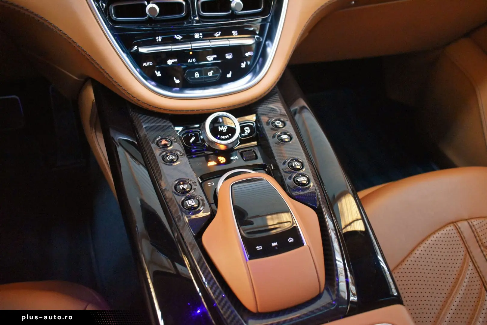 ASTON MARTIN DBX 4.0 V8 DBX707 Keramik Carbon Panorama