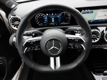 MERCEDES-BENZ A 250 e AMG-Sport Pano Burm AHK Night …