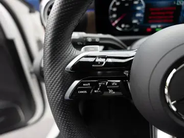 MERCEDES-BENZ A 250 e AMG-Sport Pano Burm AHK Night …