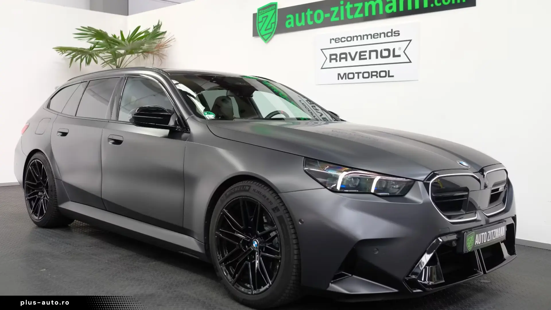BMW M5 Touring CARBON GLOW B&W DRIVER MATT